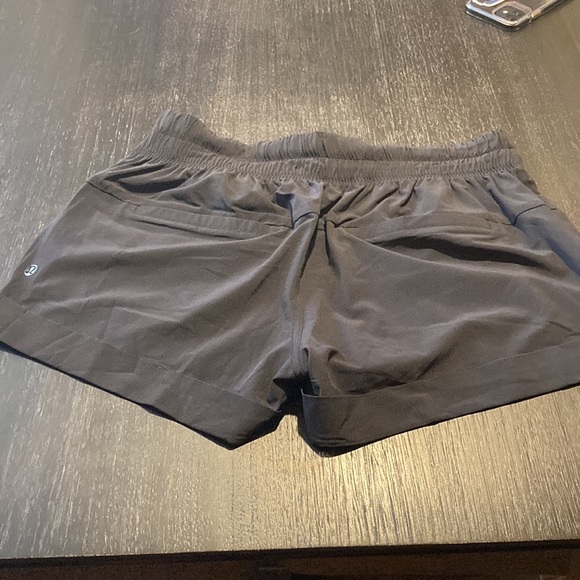 Lululemon - Picture 3 of 4